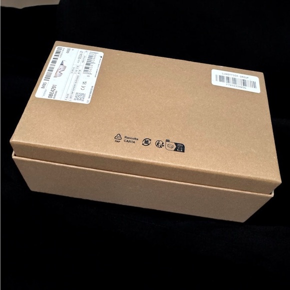 NEW Burberry Logo sunglasses Authentic with box - Unisex - Picture 8 of 12